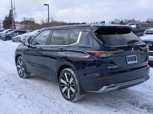 New 2026 Mitsubishi Outlander LE image 3