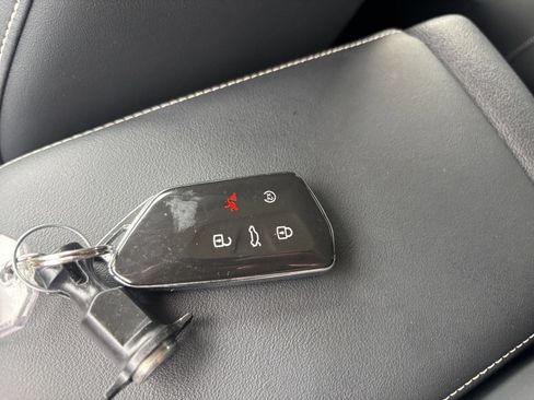 Used 2026 Volkswagen Tiguan SE FWD image 45