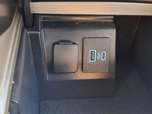 Used 2021 Ford Explorer Limited w/ Equipment Group 301A image 9