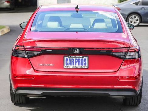 Certified 2025 Honda Accord SE image 9