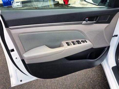 Used 2017 Hyundai Elantra SE FWD image 28