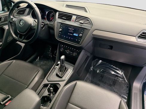 Used 2019 Volkswagen Tiguan SE w/ Panoramic Sunroof Package FWD image 12