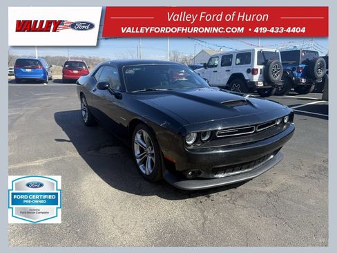 Used 2022 Dodge Challenger R/T RWD image 1