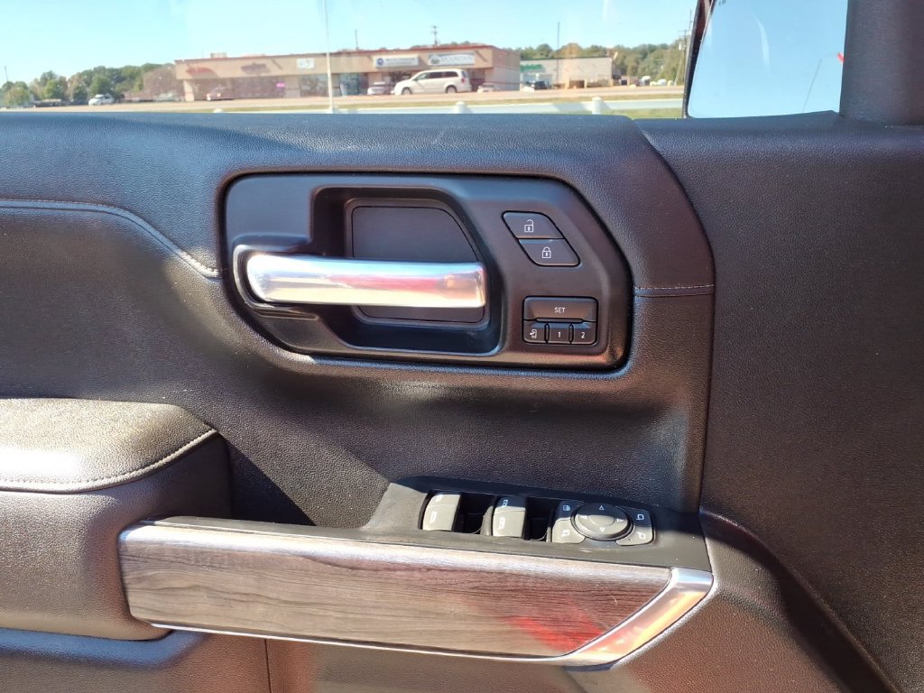 Used 2022 Chevrolet Silverado 1500 LTZ w/ Technology Package AWD/4WD image 12