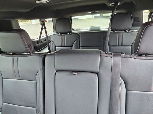 Used 2024 Chevrolet Suburban RST AWD/4WD image 19