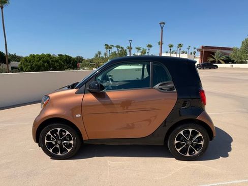 Used 2016 smart fortwo passion RWD image 5
