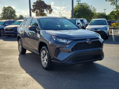 Used 2022 Toyota RAV4 LE image 3