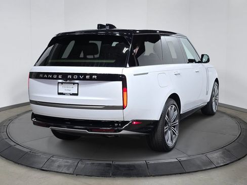 Used 2025 Land Rover Range Rover SE AWD/4WD image 7
