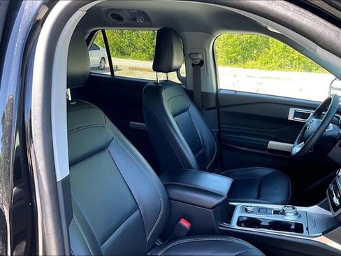 Used 2024 Ford Explorer XLT w/ Equipment Group 202A AWD/4WD image 7