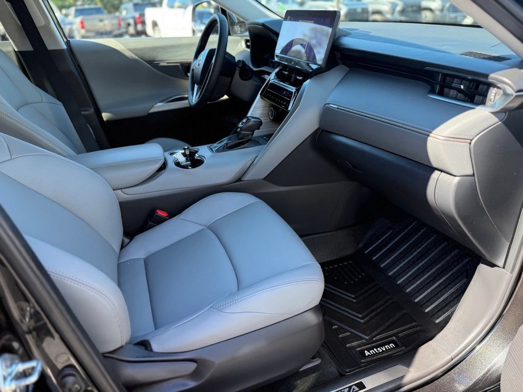 Certified 2023 Toyota Venza XLE AWD/4WD image 22