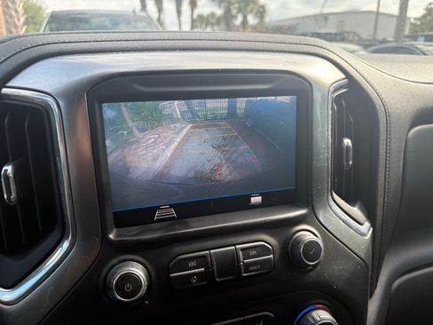 Used 2022 Chevrolet Silverado 1500 LT AWD/4WD image 11