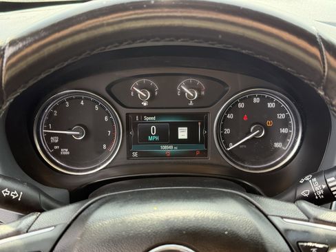 Used 2018 Buick Enclave Essence image 18