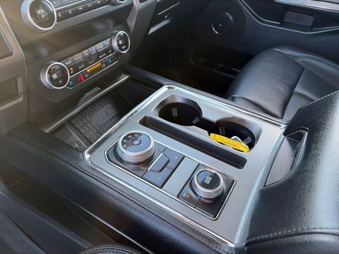 Used 2021 Ford Expedition XLT image 18