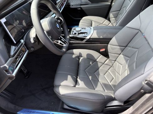 Used 2025 BMW 760i xDrive image 13
