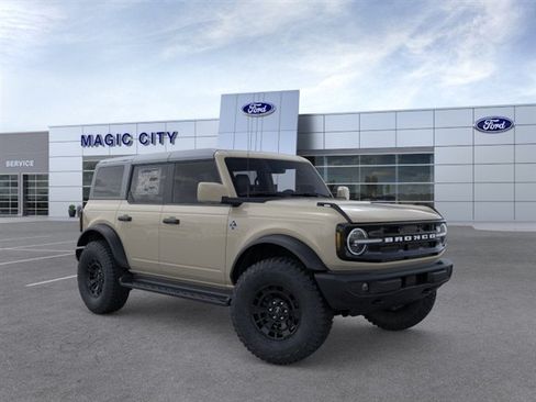 New 2026 Ford Bronco Outer Banks w/ Sasquatch Package AWD/4WD image 7