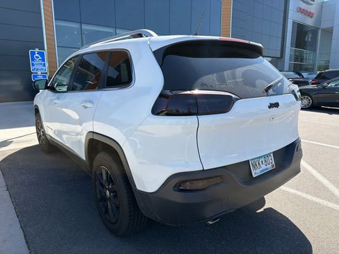 Used 2015 Jeep Cherokee Latitude w/ Cold Weather Group AWD/4WD image 6