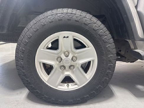 Used 2020 Jeep Gladiator Sport w/ Quick Order Package 24S image 6