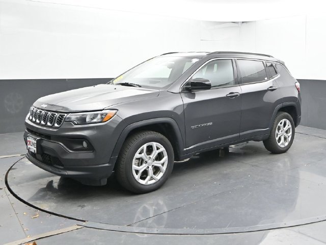 Used 2024 Jeep Compass Latitude AWD/4WD image 7
