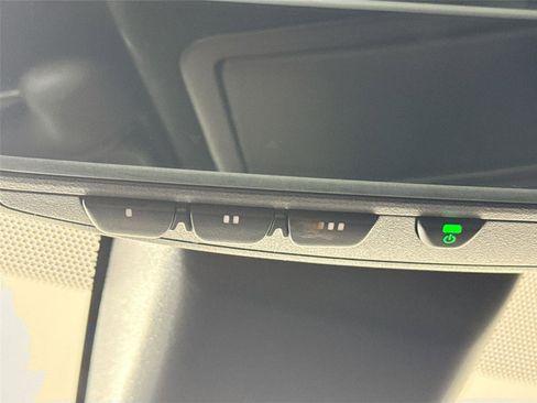 Used 2018 Toyota RAV4 SE image 21