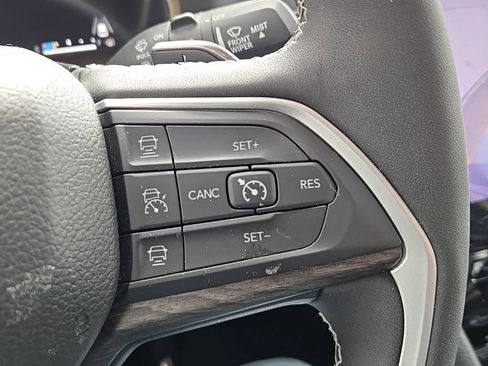 Certified 2023 Jeep Grand Cherokee L Limited w/ Black Appearance Package AWD/4WD image 25