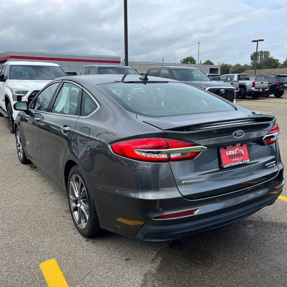 Used 2019 Ford Fusion Titanium FWD image 4