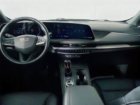 Used 2024 Cadillac XT4 Luxury w/ Cold Weather Package image 21