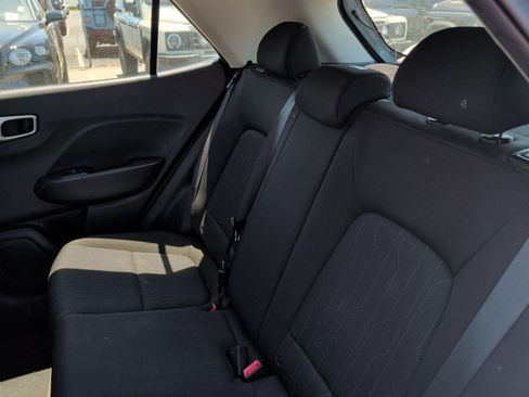 Used 2021 Hyundai Venue SE FWD image 31
