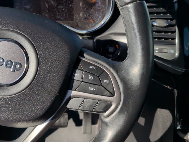 Used 2019 Jeep Grand Cherokee Limited AWD/4WD image 18