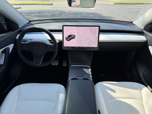 Used 2022 Tesla Model Y Performance image 15