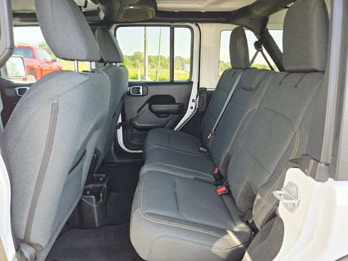 Used 2024 Jeep Wrangler Sport S image 12