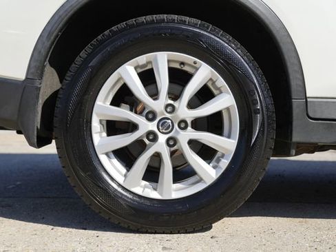 Used 2018 Nissan Rogue SV w/ Premium Package image 13