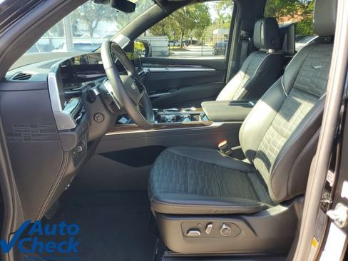 Used 2025 Cadillac Escalade Sport Platinum AWD/4WD image 19