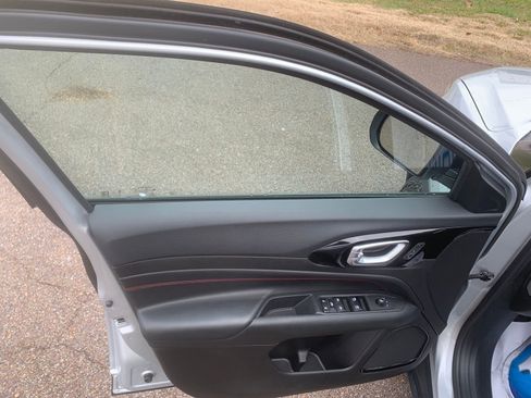 Used 2025 Jeep Compass Trailhawk w/ Trailhawk Elite Group image 12