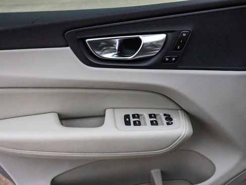 Used 2025 Volvo XC60 B5 Core w/ Protection Package Premier image 32