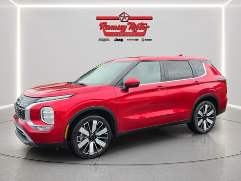 Used 2025 Mitsubishi Outlander SE AWD/4WD image 1