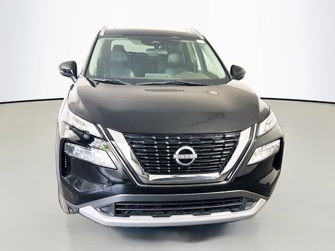 Used 2022 Nissan Rogue SV w/ SV Premium Package image 2