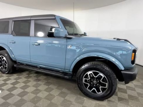 Used 2023 Ford Bronco Outer Banks AWD/4WD image 2