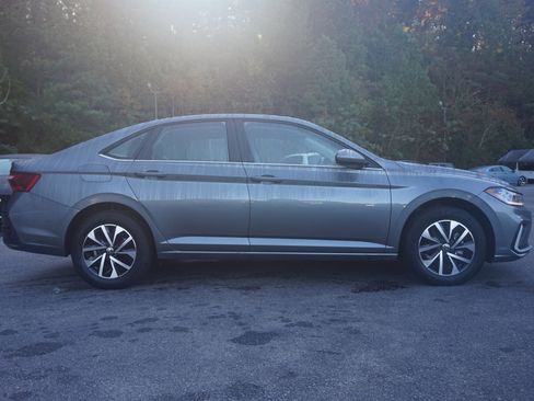 Used 2025 Volkswagen Jetta S image 10