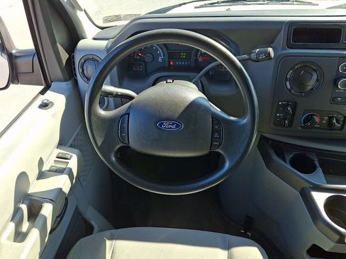 Used 2012 Ford E-350 and Econoline 350 XLT RWD image 2