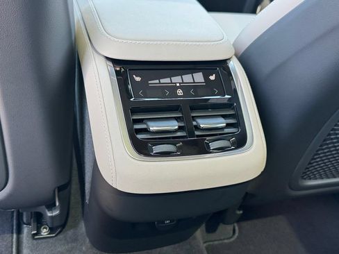 Certified 2025 Volvo XC90 B5 Ultra AWD/4WD image 11