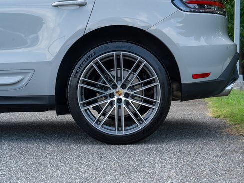 Certified 2026 Porsche Macan AWD/4WD image 12