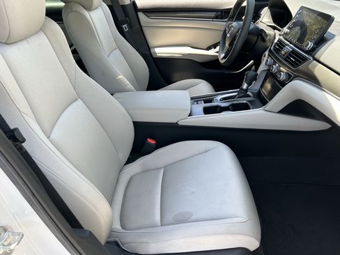 Used 2019 Honda Accord LX image 9