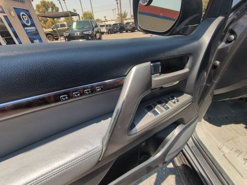 Used 2008 Toyota Land Cruiser w/ Upgrade Pkg AWD/4WD image 11