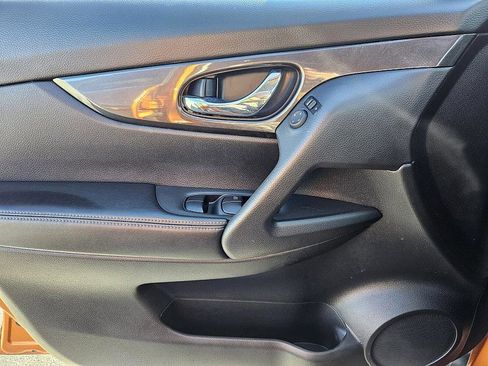 Used 2020 Nissan Rogue SV image 30