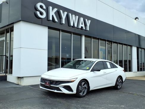 Used 2025 Hyundai Elantra Sport FWD image 1