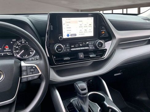 Used 2023 Toyota Highlander L image 9