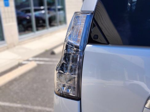 Used 2023 Lexus GX 460 Premium w/ Premium Plus Package AWD/4WD image 8