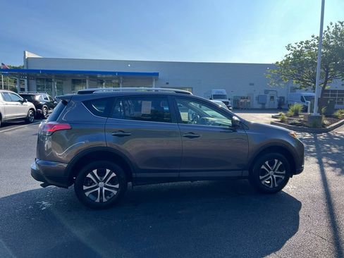 Used 2016 Toyota RAV4 LE FWD image 3