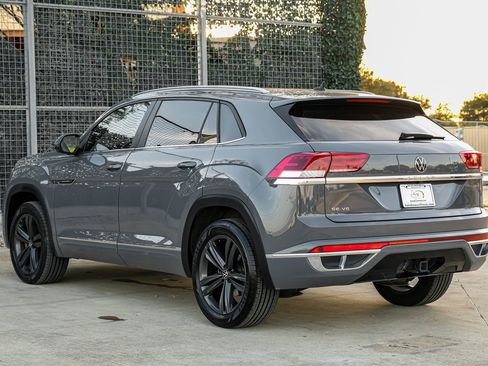 Used 2020 Volkswagen Atlas Cross Sport SE w/ Panoramic Sunroof Package FWD image 10