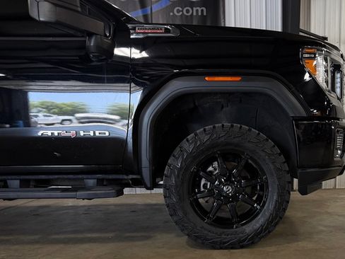 Used 2020 GMC Sierra 2500 AT4 w/ AT4 Premium Package AWD/4WD image 9